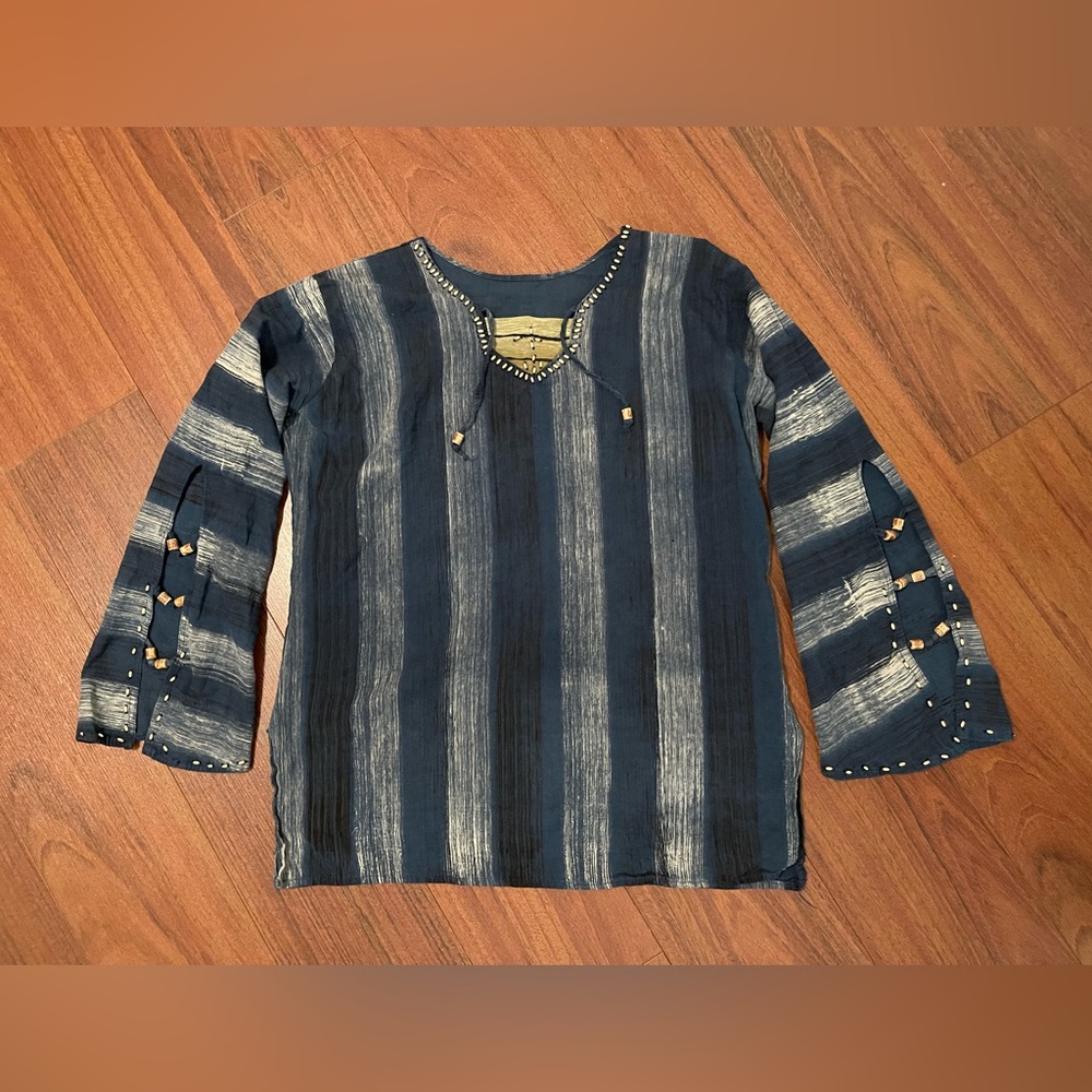 Authentic 70s handmade tunic shirt, wood beads, bell sleeves, peekaboo cut blue - Picture 7 of 12